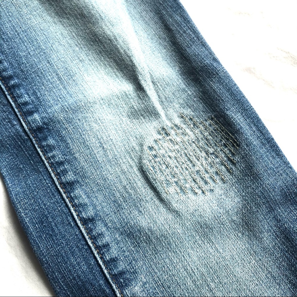 💙 3/$25 GAP Classic Distressed Jeans- Sz 1 - Picture 3 of 6